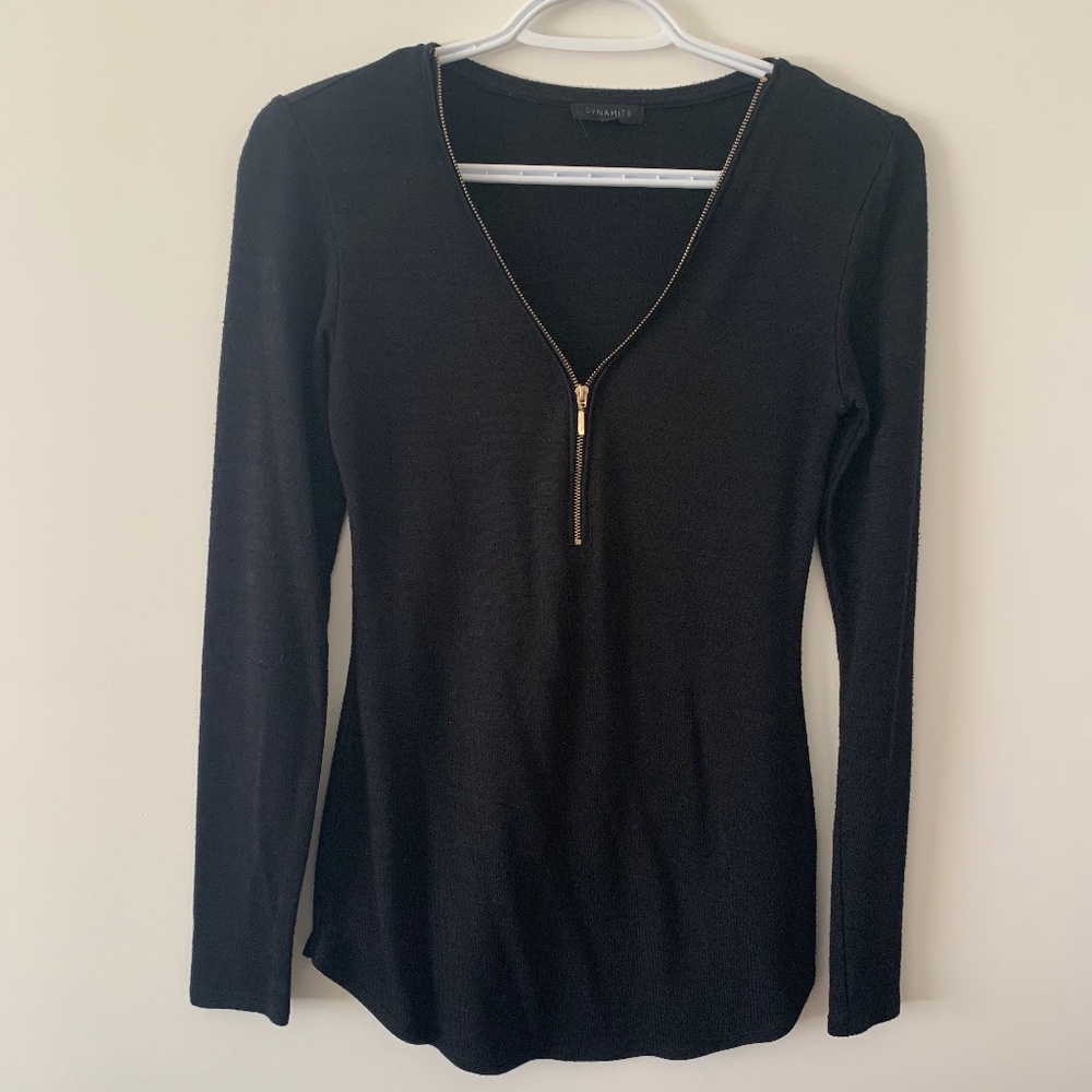 Black fitted long sleeve w/ zipper detail